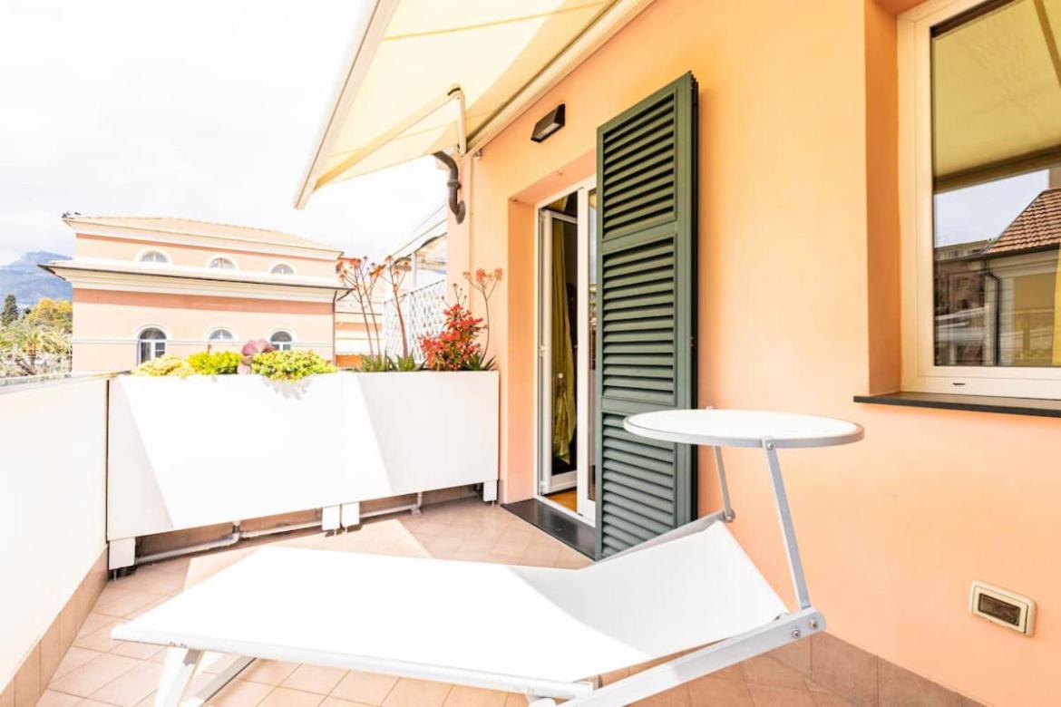 Appartement La Casa Al Mare Centro Storico Di Loano Con Garage Extérieur photo